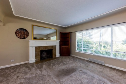836 4Th Street E, North Vancouver, BC 