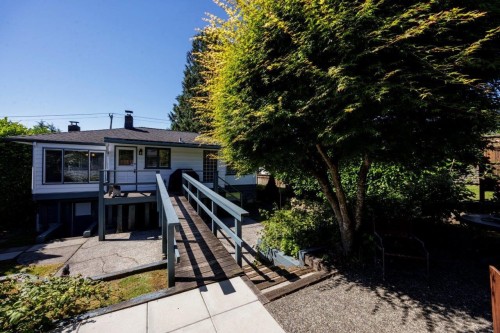 836 4Th Street E, North Vancouver, BC 