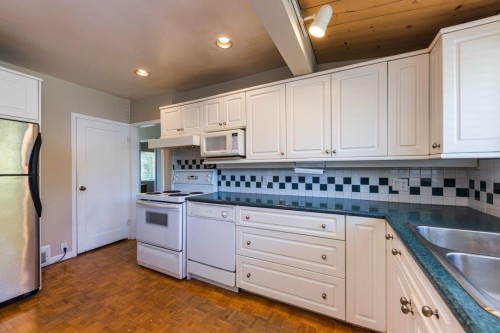 836 4Th Street E, North Vancouver, BC 