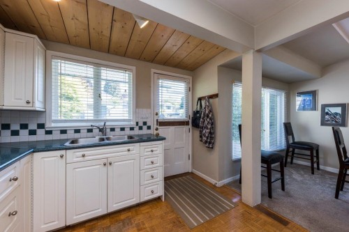 836 4Th Street E, North Vancouver, BC 