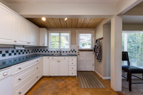 836 4Th Street E, North Vancouver, BC 