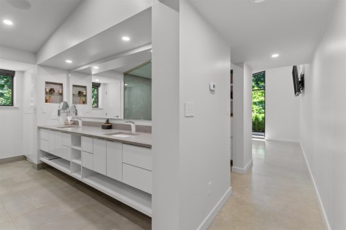 2409 Windridge Drive, North Vancouver, BC 