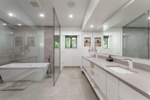 2409 Windridge Drive, North Vancouver, BC 