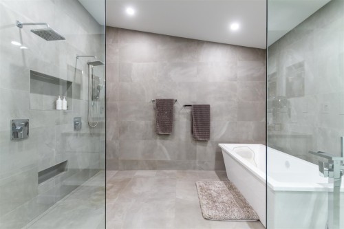 2409 Windridge Drive, North Vancouver, BC 