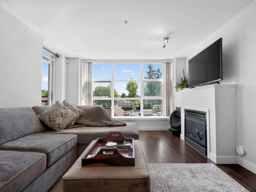 411-3255 Smith Avenue  Burnaby, BC V5G 0B5