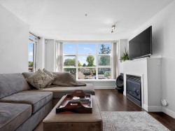 411-3255 Smith Avenue  Burnaby, BC V5G 0B5