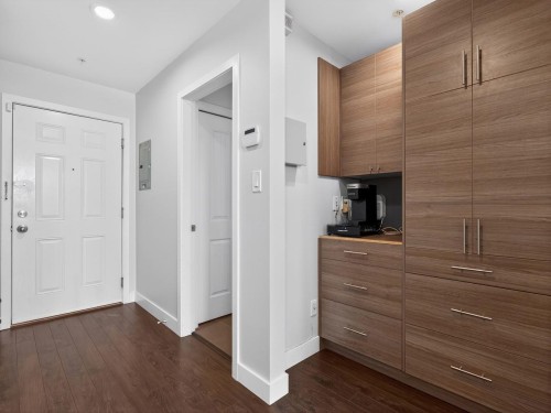 411-3255 Smith Avenue, Burnaby, BC - Indoor Photo Showing Other Room