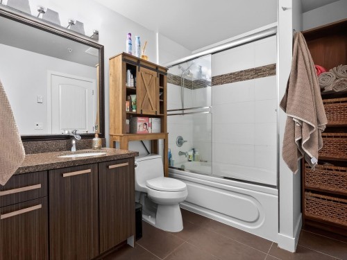 411-3255 Smith Avenue, Burnaby, BC - Indoor Photo Showing Bathroom