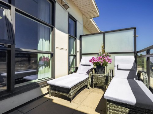 411-3255 Smith Avenue, Burnaby, BC - Outdoor With Exterior
