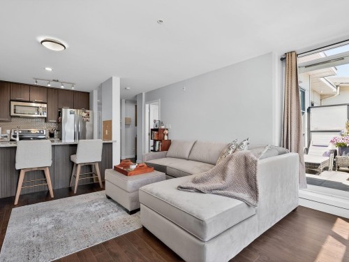 411-3255 Smith Avenue, Burnaby, BC - Indoor