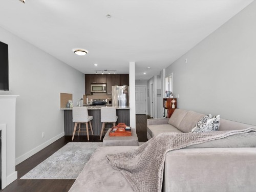 411-3255 Smith Avenue, Burnaby, BC - Indoor