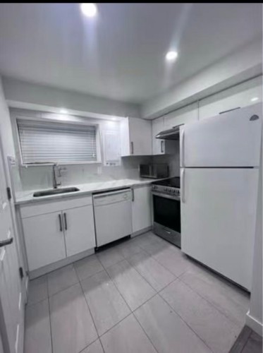 680 Sperling Ave, Burnaby, BC 