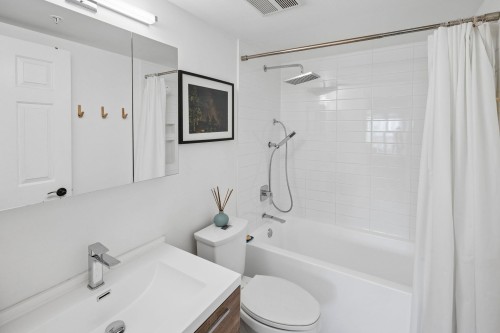305-688 16Th Avenue E, Vancouver, BC 