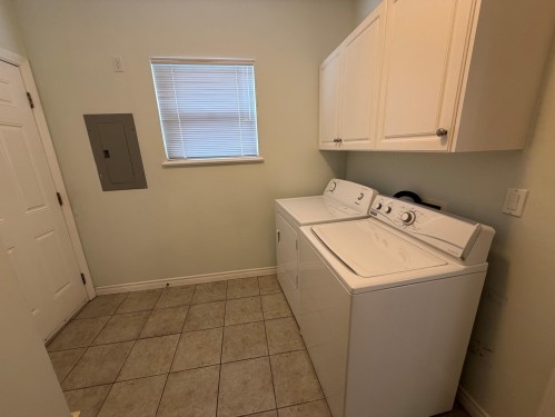 19590 Shingle Bolt Crescent, Pitt Meadows, BC - Indoor Photo Showing Laundry Room
