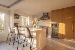 4283 Capilano Road  North Vancouver, BC V7R 4J6