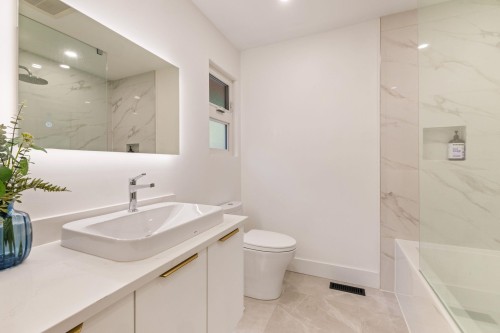 4283 Capilano Road, North Vancouver, BC 
