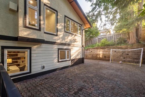 4283 Capilano Road, North Vancouver, BC 