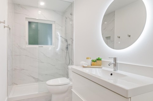 4283 Capilano Road, North Vancouver, BC - Indoor Photo Showing Bathroom