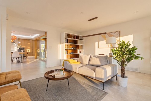 4283 Capilano Road, North Vancouver, BC 