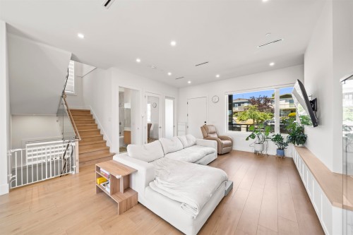 742 58Th Avenue E, Vancouver, BC 