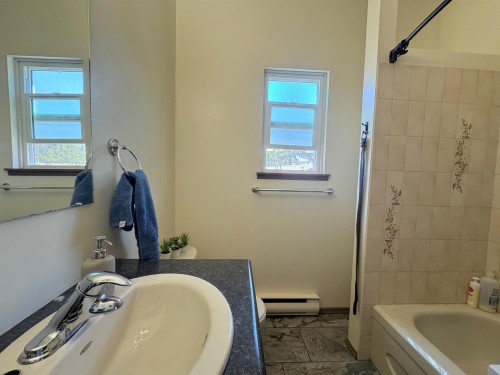 5457 Carnaby Place, Sechelt, BC 