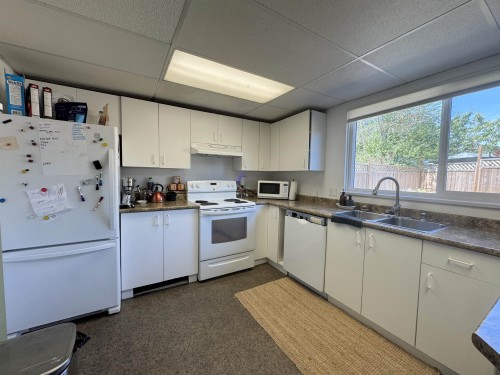 5457 Carnaby Place, Sechelt, BC 
