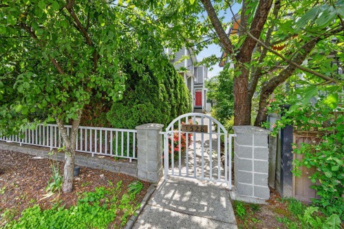 1528 Pender Street E, Vancouver, BC 