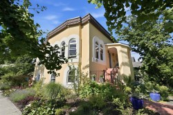 2090 Turner Street  Vancouver, BC V5L 2A3