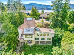 6236 Summit Avenue  West Vancouver, BC V7W 1Y2