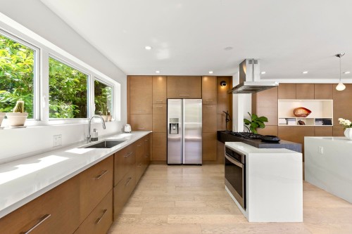 6236 Summit Avenue, West Vancouver, BC 