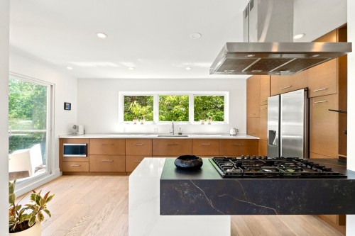 6236 Summit Avenue, West Vancouver, BC 