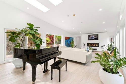 6236 Summit Avenue, West Vancouver, BC 