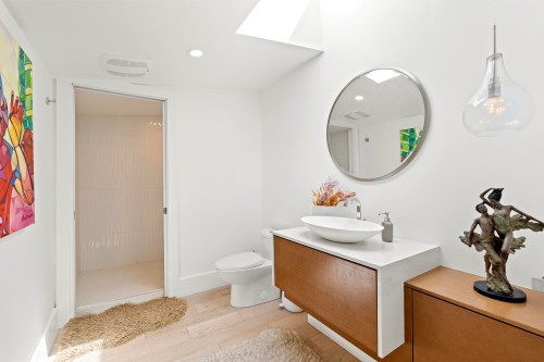6236 Summit Avenue, West Vancouver, BC 