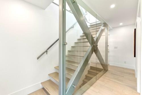 6236 Summit Avenue, West Vancouver, BC 