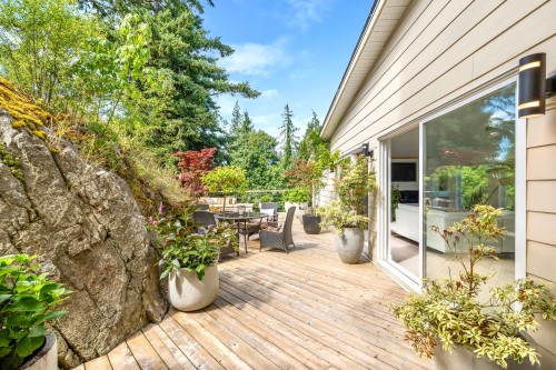 6236 Summit Avenue, West Vancouver, BC 