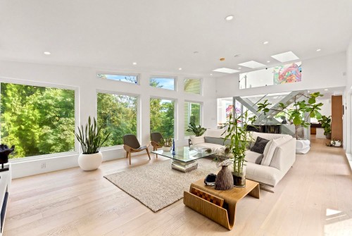 6236 Summit Avenue, West Vancouver, BC 