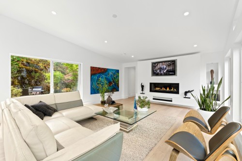 6236 Summit Avenue, West Vancouver, BC 