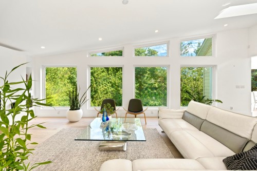 6236 Summit Avenue, West Vancouver, BC 