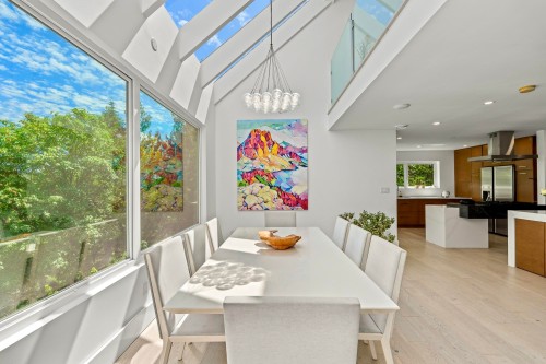 6236 Summit Avenue, West Vancouver, BC 