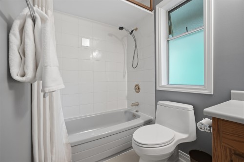 5810 Marine Way, Sechelt, BC 