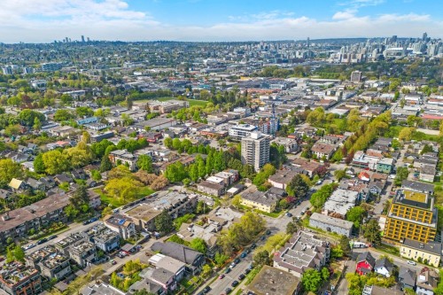 1828 Georgia Street E, Vancouver, BC 