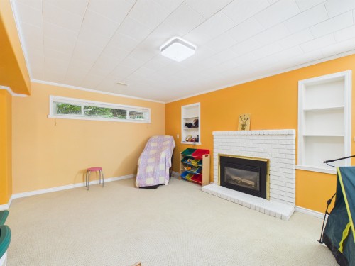6119 Service Street, Burnaby, BC 