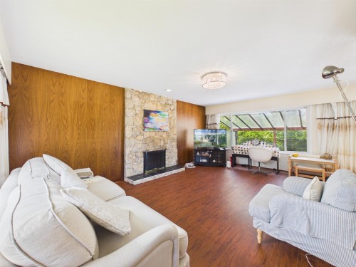 6119 Service Street, Burnaby, BC 