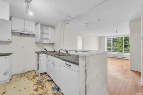 306-6833 Village Grn  Burnaby, BC V5E 4M1