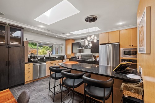 355 Rabbit Lane, West Vancouver, BC 