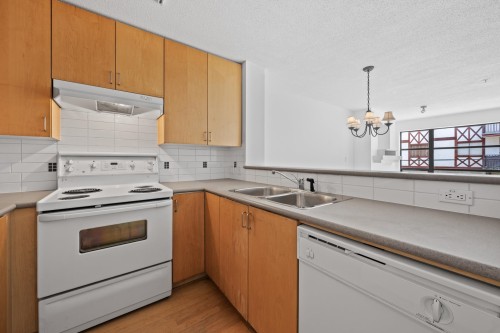 306-124 3rd Street W North Vancouver, BC V7M 1E8