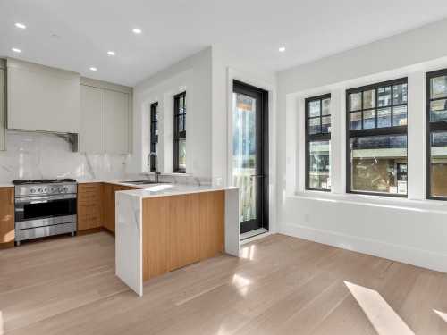 2568 2Nd Avenue W, Vancouver, BC - Indoor Photo Showing Kitchen