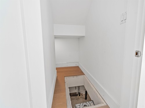 2568 2Nd Avenue W, Vancouver, BC - Indoor Photo Showing Other Room
