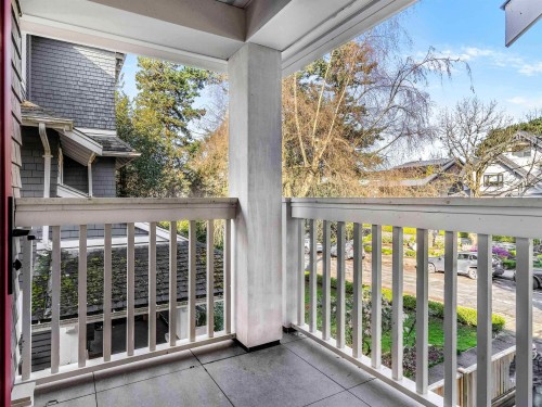 2568 2Nd Avenue W, Vancouver, BC - Outdoor With Exterior