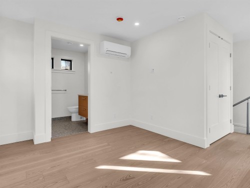 2568 2Nd Avenue W, Vancouver, BC - Indoor Photo Showing Other Room